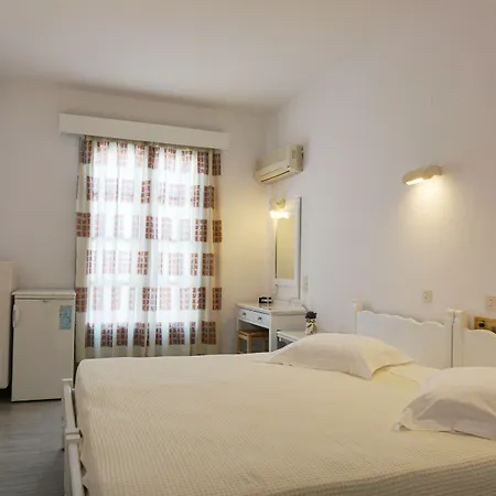 Hotel Paros Hotell 2*