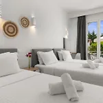 فندق Hotel Paros 2*
