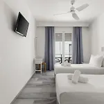 Hotel Paros فندق