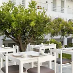 فندق Hotel Paros باروس
