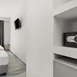 Hotel Paros فندق