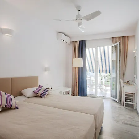 Hotel Paros 3*