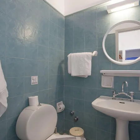 Hotel Paros 2*
