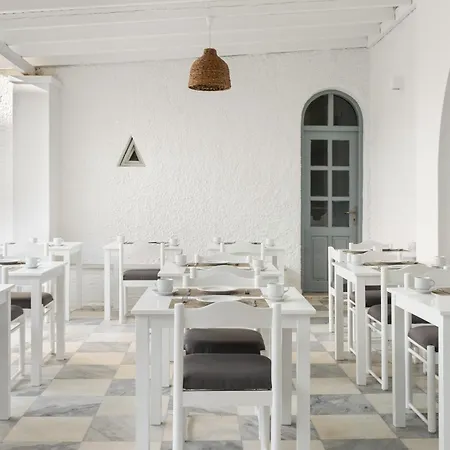 Hotel Paros 2* פארוס