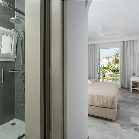 Hotel Paros 3*